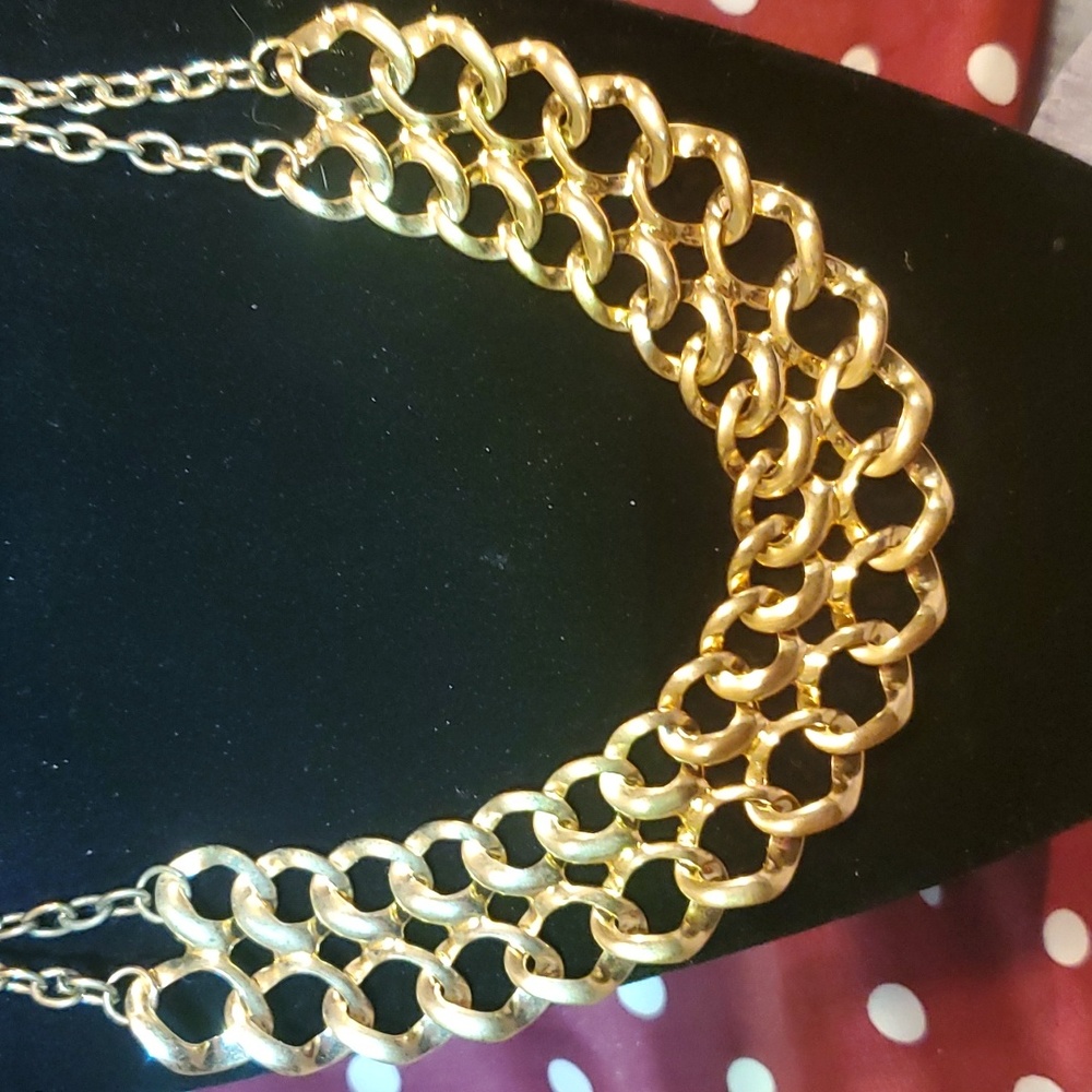 GOLD NECKLACE - Picture 2 of 4